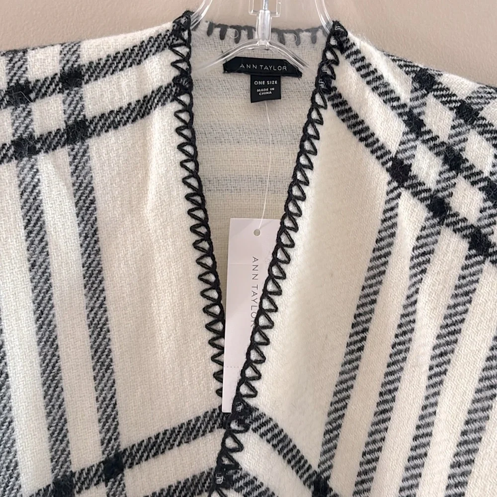 Ann Taylor Wrap. White/Black. One Size. NWT. - Picture 3 of 6